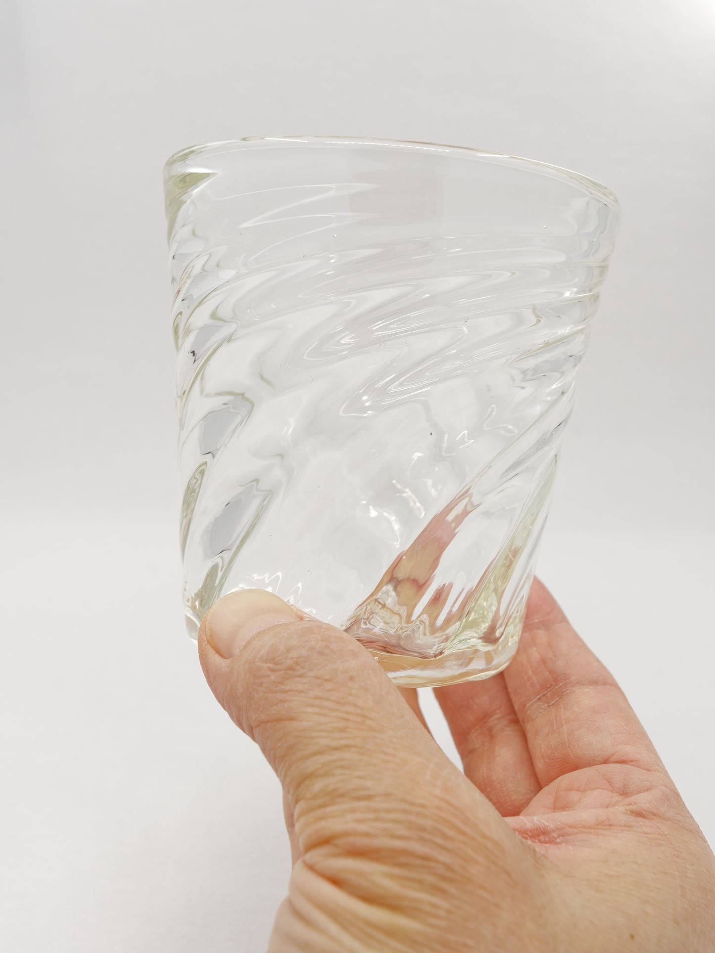 Twisted glass tumbler