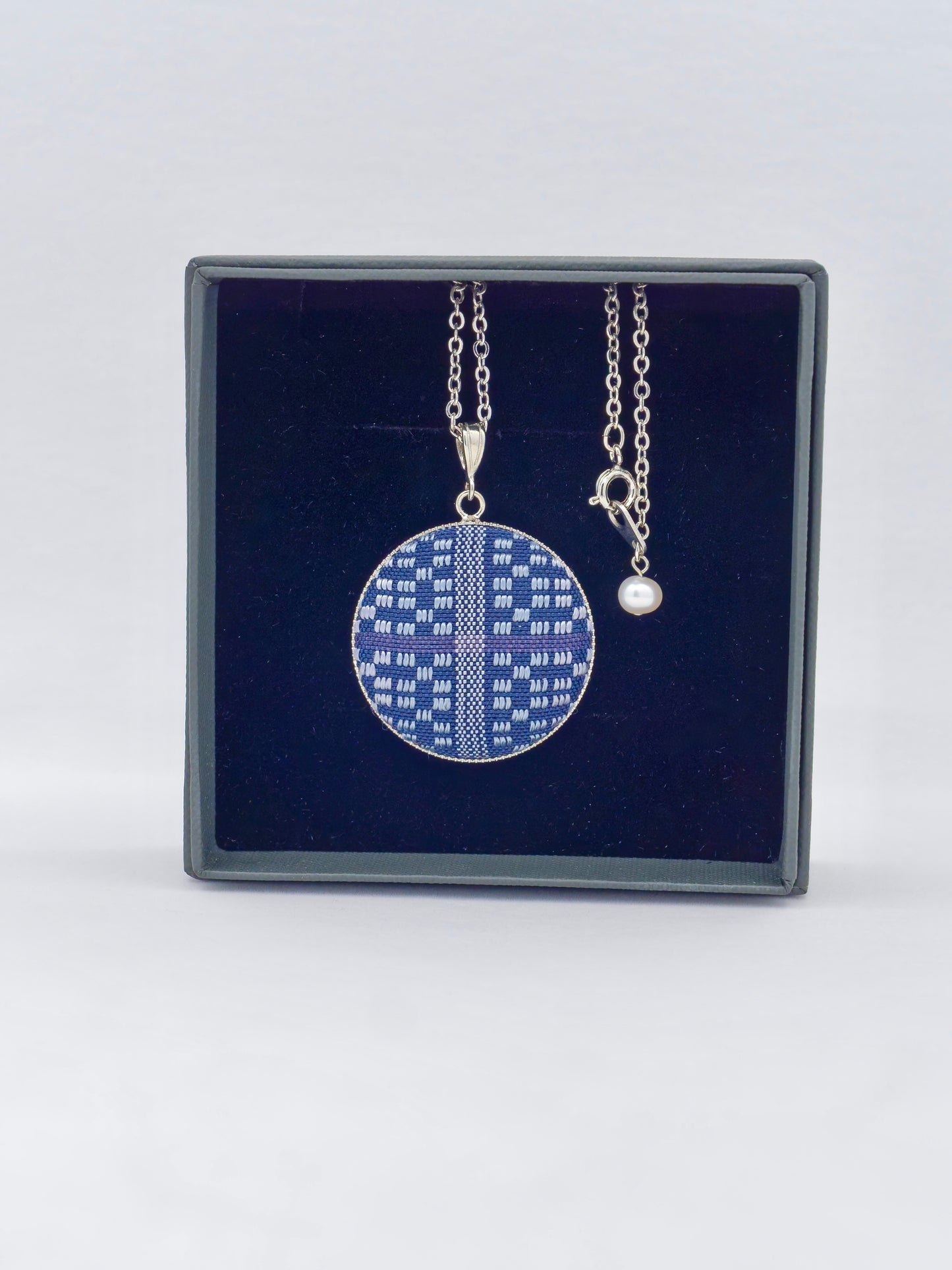 Chibana Hanaori Necklace - Navy (1.26inch/32mm)