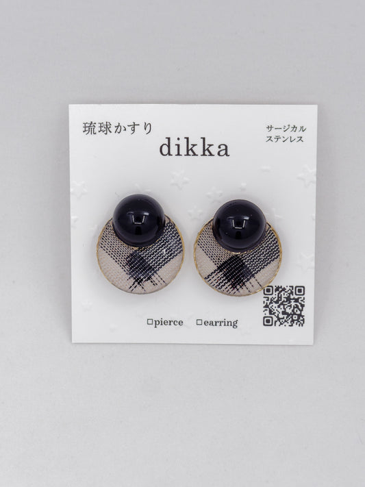 Ryukyu Kasuri earrings - Round Medium - Black cabochon