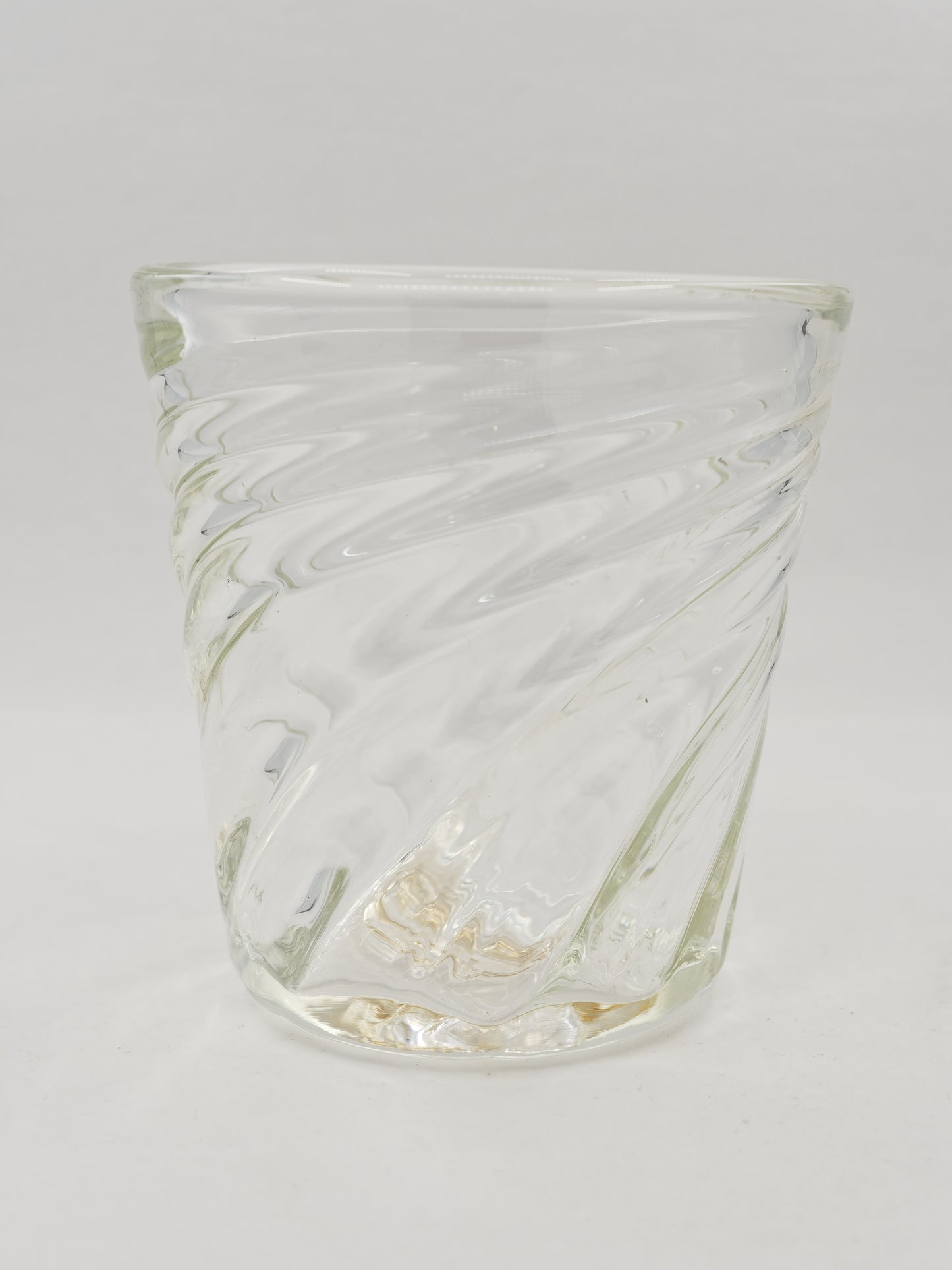 Twisted glass tumbler