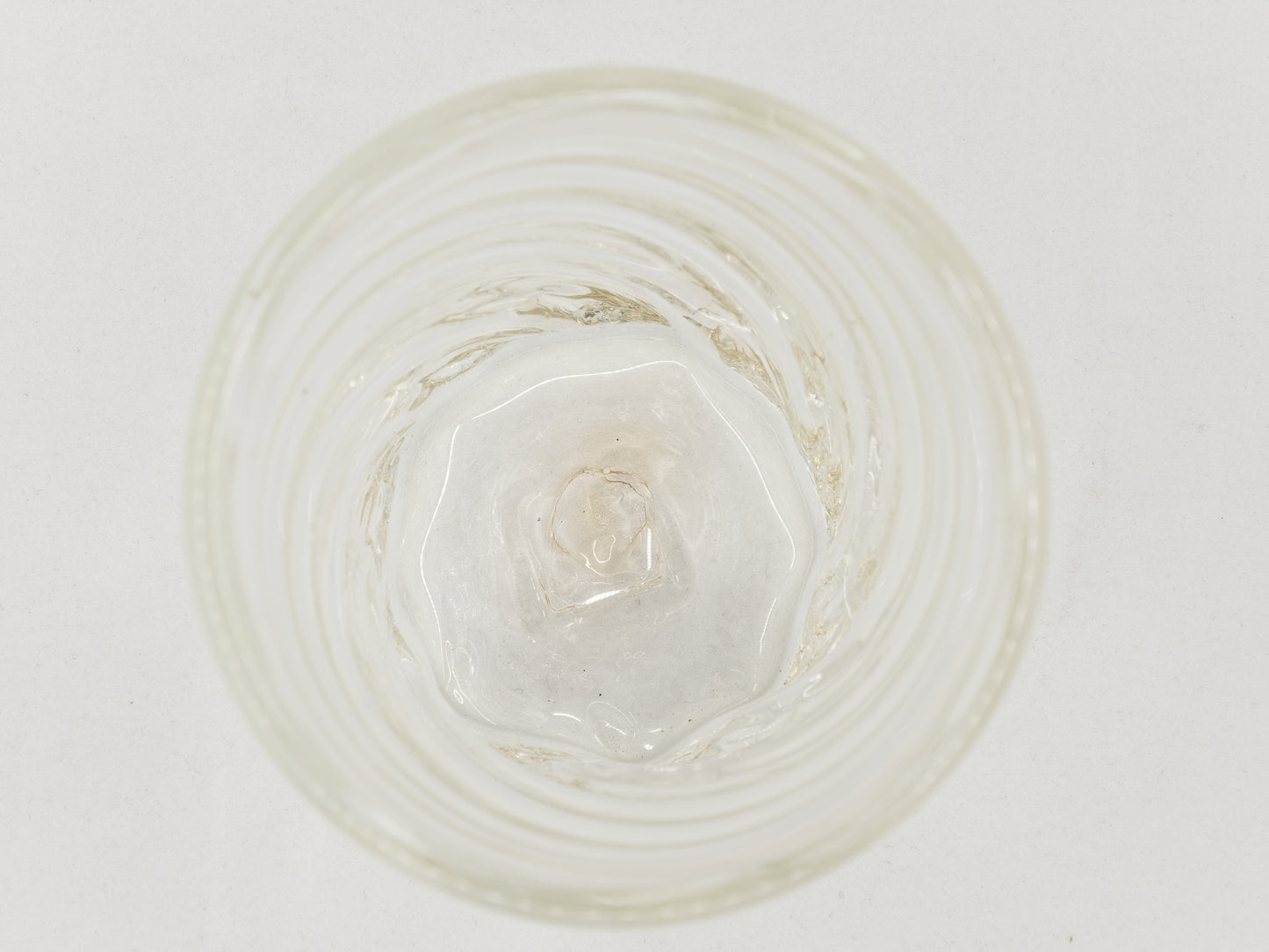 Twisted glass tumbler