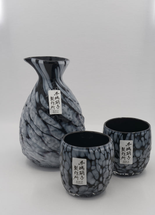 Umi Kagan 3-Piece Sake Set - White